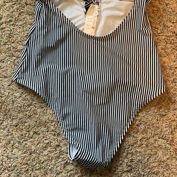 NWOT Women's Juniors Cupshe Striped Lace Deep V-neck High Cut One Piece Swimsuit - Picture 6 of 10